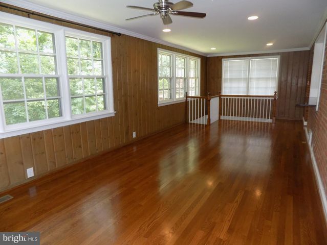 138 S ABINGDON ST, Arlington, VA 22204