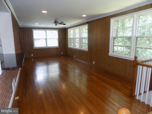 138 S ABINGDON ST, Arlington, VA 22204