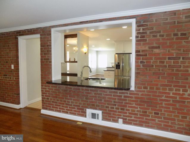 138 S ABINGDON ST, Arlington, VA 22204