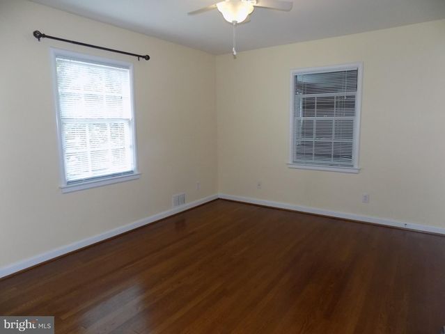 138 S ABINGDON ST, Arlington, VA 22204