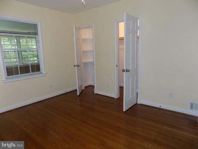 138 S ABINGDON ST, Arlington, VA 22204