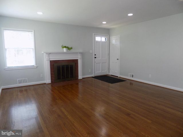138 S ABINGDON ST, Arlington, VA 22204