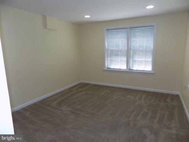 138 S ABINGDON ST, Arlington, VA 22204