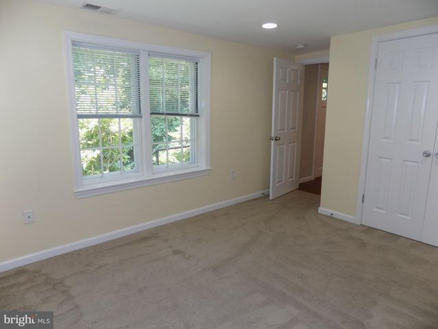 138 S ABINGDON ST, Arlington, VA 22204