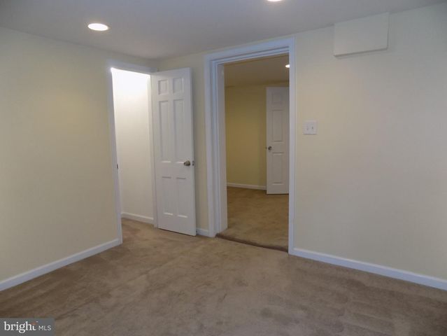 138 S ABINGDON ST, Arlington, VA 22204
