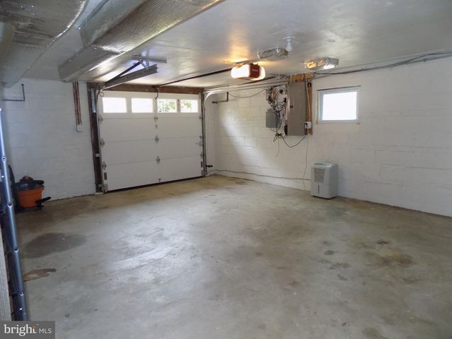 138 S ABINGDON ST, Arlington, VA 22204