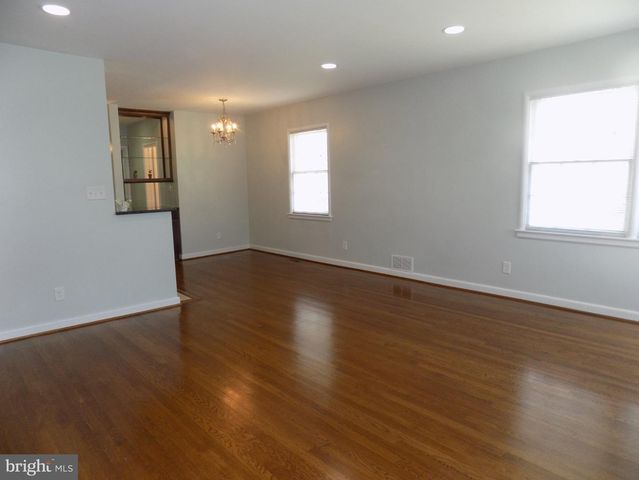 138 S ABINGDON ST, Arlington, VA 22204