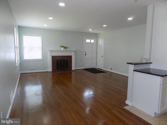 138 S ABINGDON ST, Arlington, VA 22204