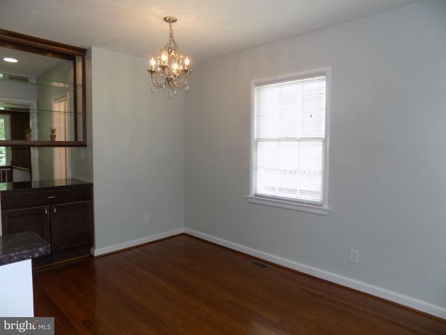 138 S ABINGDON ST, Arlington, VA 22204