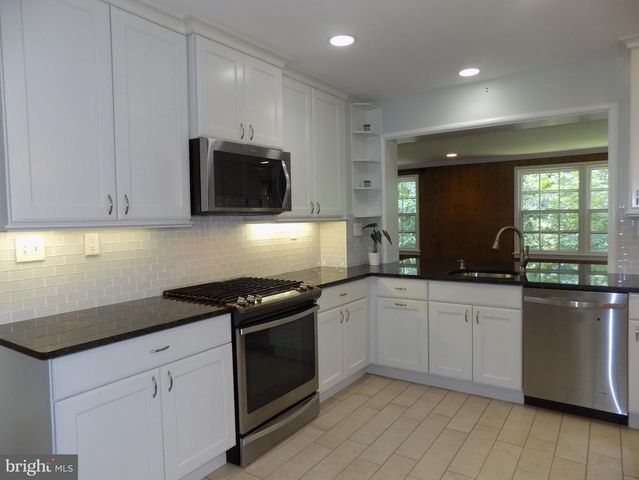 138 S ABINGDON ST, Arlington, VA 22204