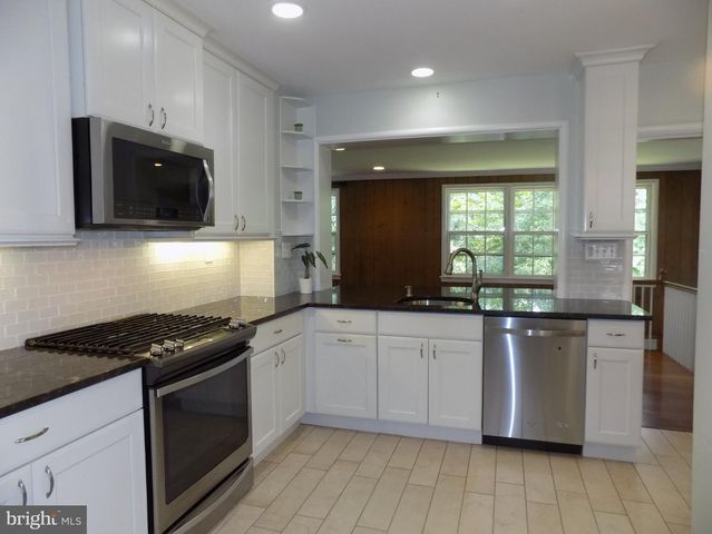 138 S ABINGDON ST, Arlington, VA 22204