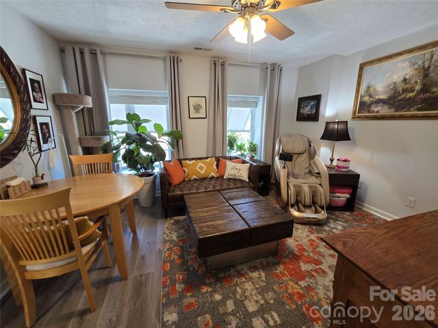 142 N Main Street, Waynesville, NC 28786