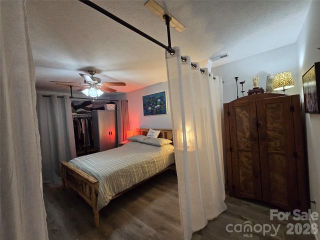 142 N Main Street, Waynesville, NC 28786