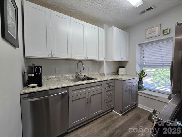 142 N Main Street, Waynesville, NC 28786