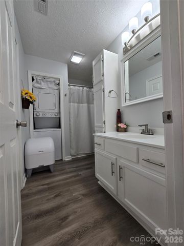142 N Main Street, Waynesville, NC 28786