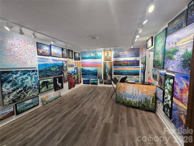 142 N Main Street, Waynesville, NC 28786