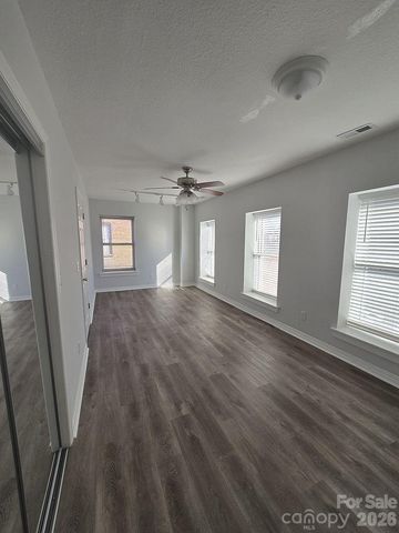142 N Main Street, Waynesville, NC 28786