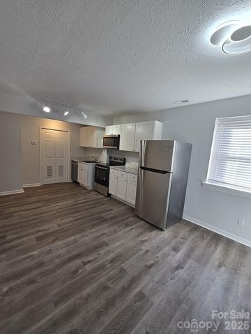 142 N Main Street, Waynesville, NC 28786