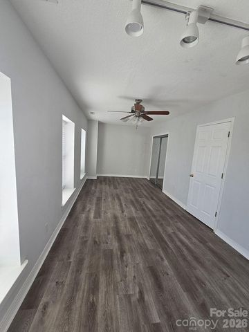 142 N Main Street, Waynesville, NC 28786