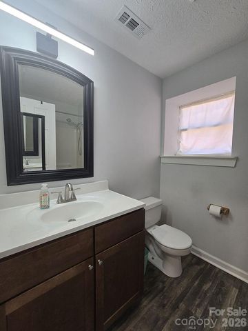 142 N Main Street, Waynesville, NC 28786