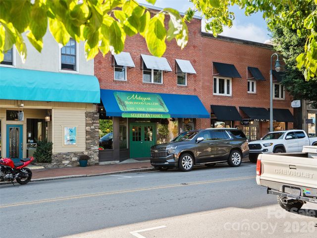 142 N Main Street, Waynesville, NC 28786