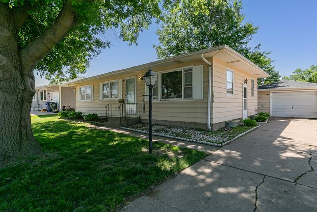 3017 W Lombard Street, Davenport, IA 52804