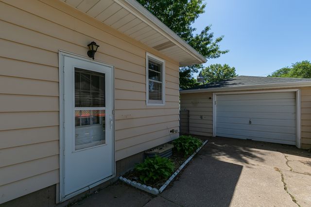 3017 W Lombard Street, Davenport, IA 52804