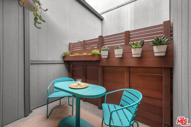 5121 Westpark Drive 105, Valley Village, CA 91601