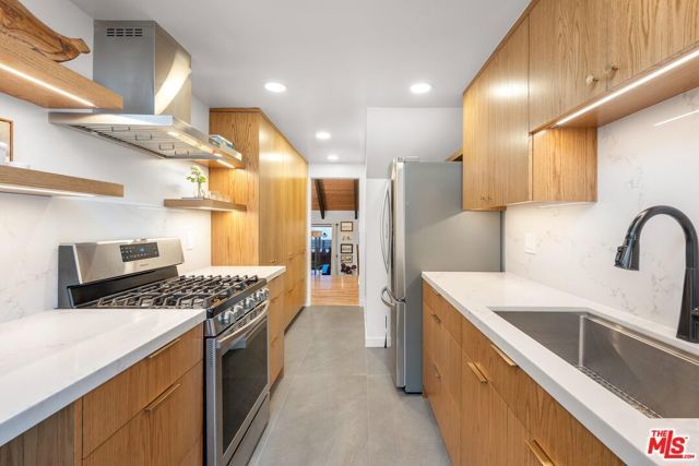 5121 Westpark Drive 105, Valley Village, CA 91601