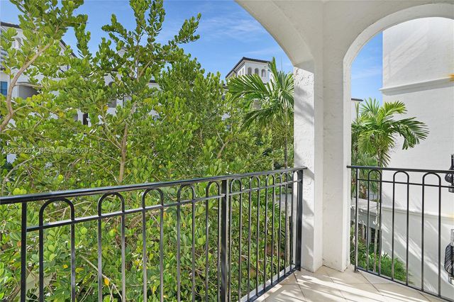 3700 Island Boulevard C307, Aventura, FL 33160