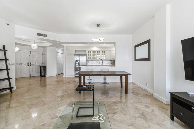 3700 Island Boulevard C307, Aventura, FL 33160