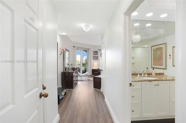 3700 Island Boulevard C307, Aventura, FL 33160