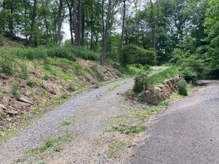 6 Duffys Bridge Road, Katonah, NY 10536