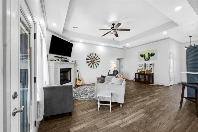 10683 NE Seaside Ln, Elgin, OK 73538