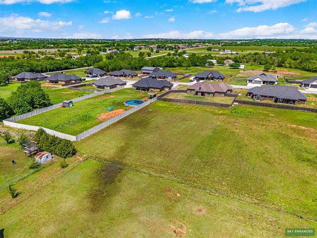 10683 NE Seaside Ln, Elgin, OK 73538