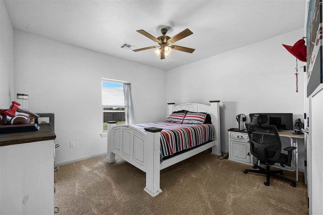 10683 NE Seaside Ln, Elgin, OK 73538