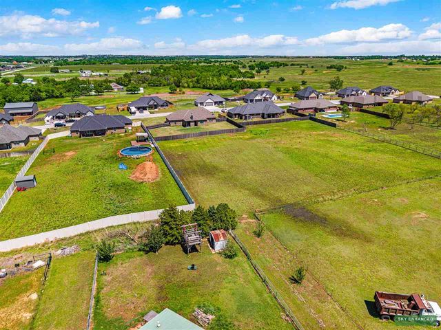 10683 NE Seaside Ln, Elgin, OK 73538