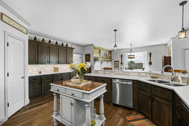 10683 NE Seaside Ln, Elgin, OK 73538