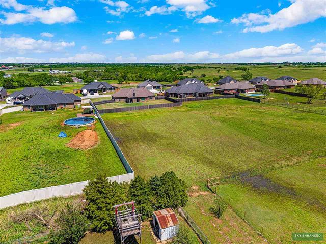 10683 NE Seaside Ln, Elgin, OK 73538