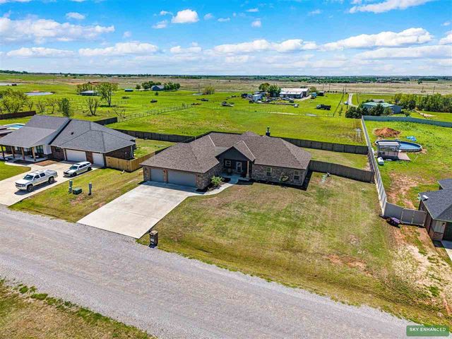10683 NE Seaside Ln, Elgin, OK 73538