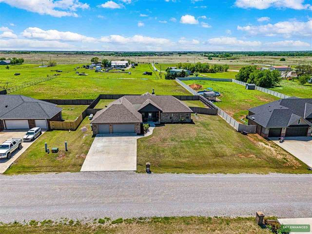 10683 NE Seaside Ln, Elgin, OK 73538