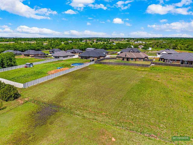 10683 NE Seaside Ln, Elgin, OK 73538