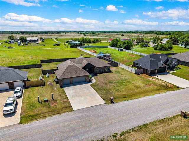 10683 NE Seaside Ln, Elgin, OK 73538