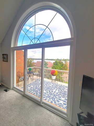 3416 Loon Lake Court, Waterford Charter Township, MI 48329