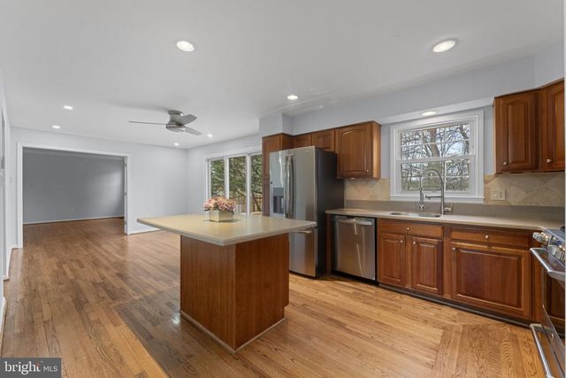 1534 RED ROCK CT, Vienna, VA 22182