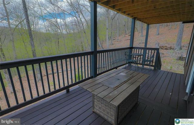 207 BUNSEN CT, East Stroudsburg, PA 18302