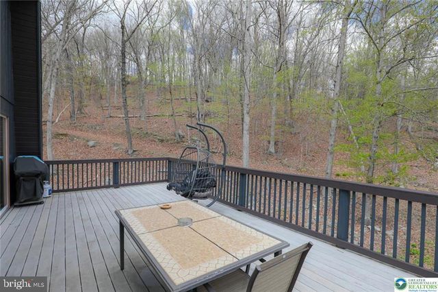 207 BUNSEN CT, East Stroudsburg, PA 18302
