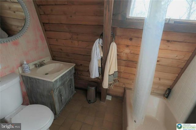 207 BUNSEN CT, East Stroudsburg, PA 18302