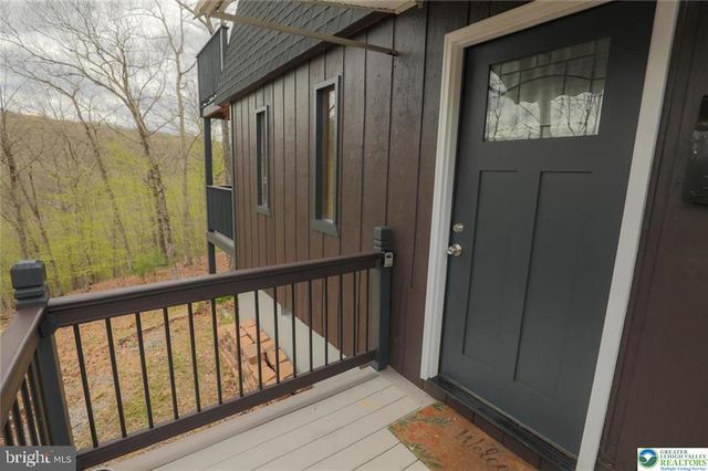 207 BUNSEN CT, East Stroudsburg, PA 18302