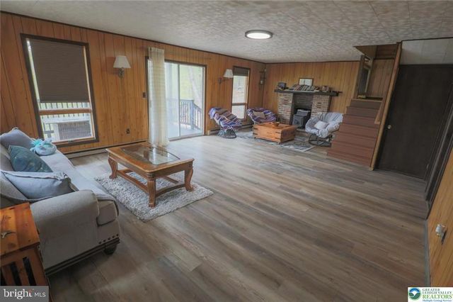 207 BUNSEN CT, East Stroudsburg, PA 18302